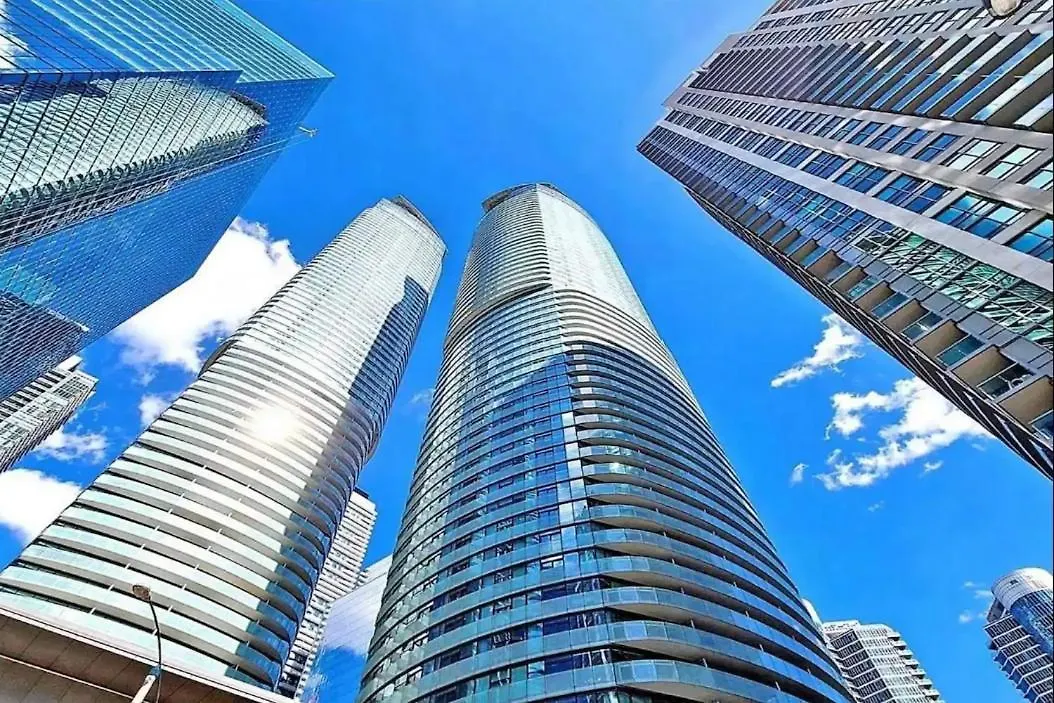 Appartement Entire 1 Bedroom Condo + Den Downtown Toronto