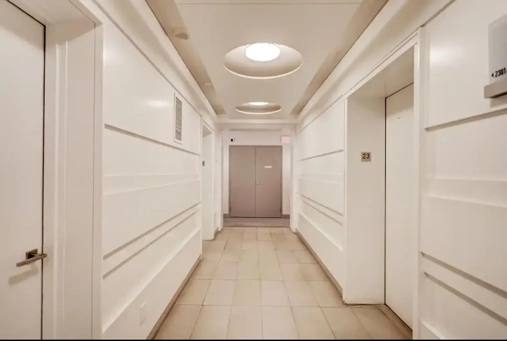 Entire 1 Bedroom Condo + Den Downtown Toronto