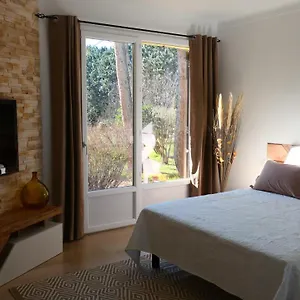 https://le-sarrians.fr-provencehotel.com