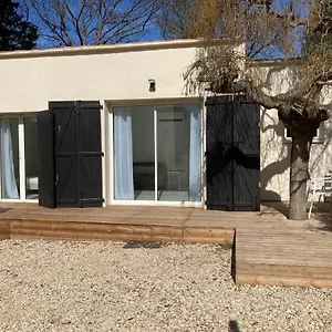 https://la-manuia.fr-provencehotel.com